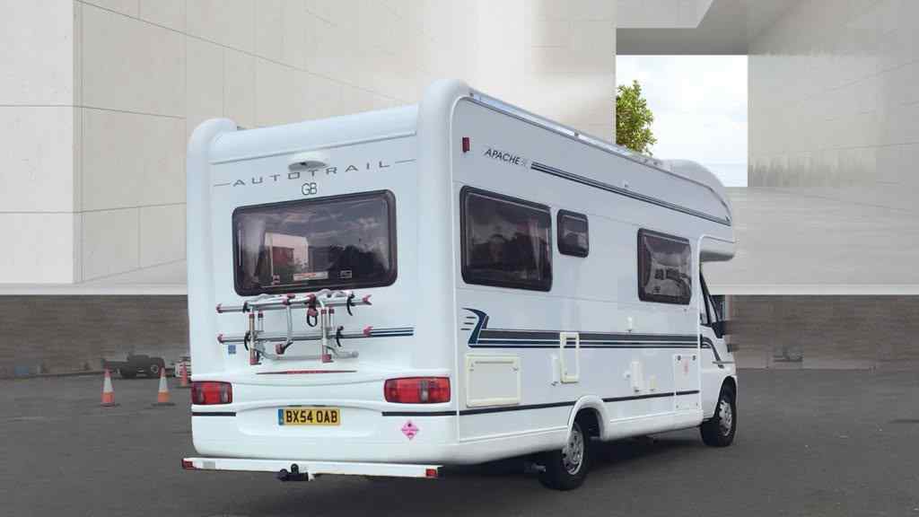 2004 Auto-Trail Apache 700 SE motorhome exterior