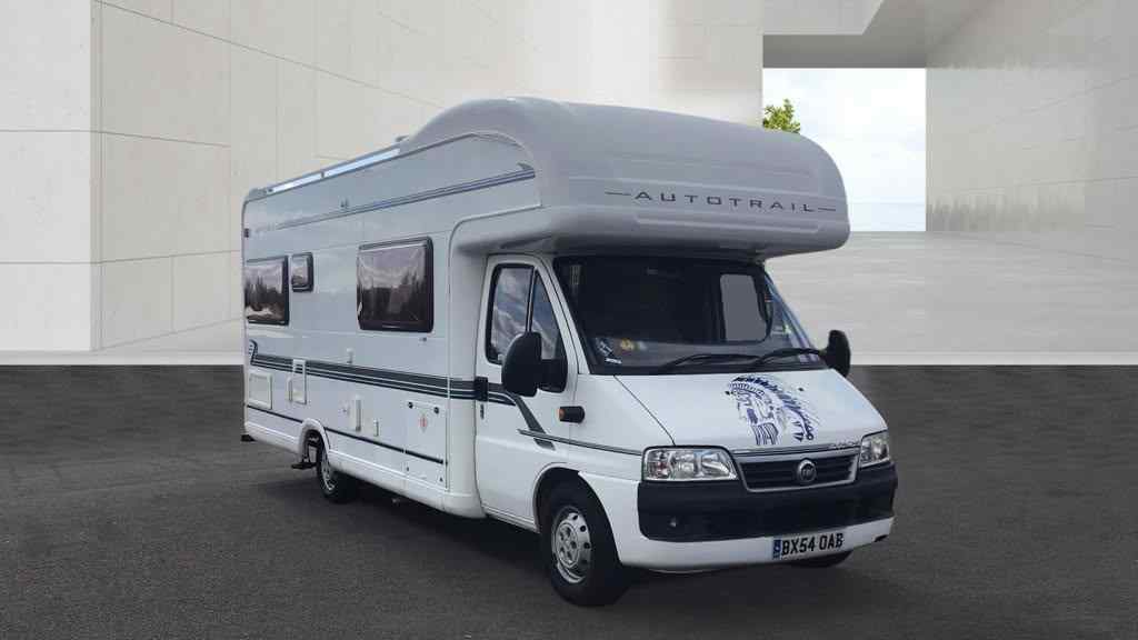2004 Auto-Trail Apache 700 SE motorhome exterior