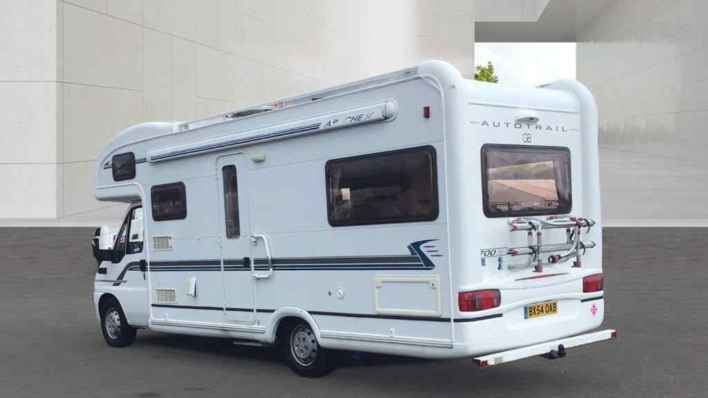 2004 Auto-Trail Apache 700 SE motorhome exterior