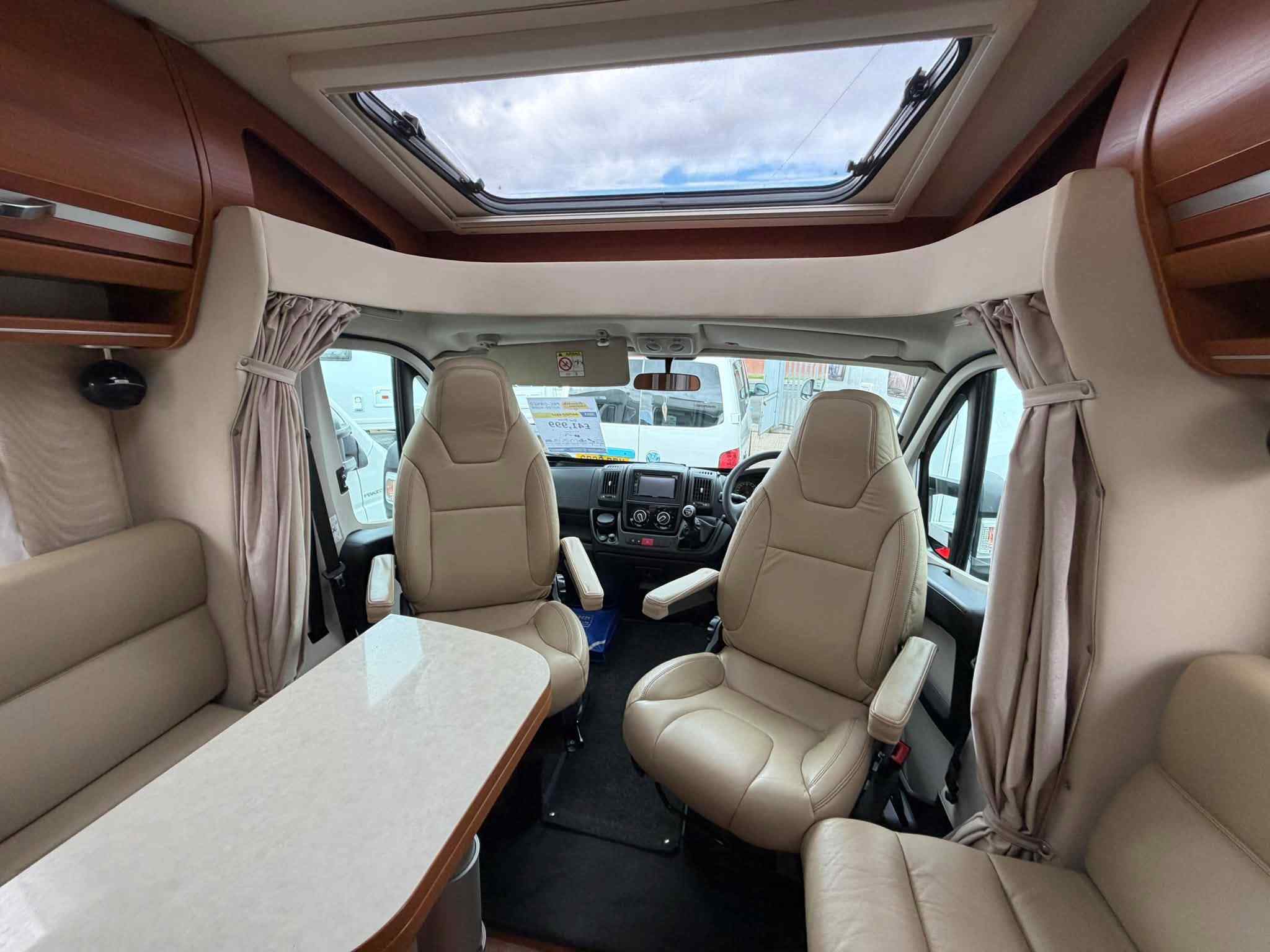 2015 Rapido Series 6 691 motorhome dinette